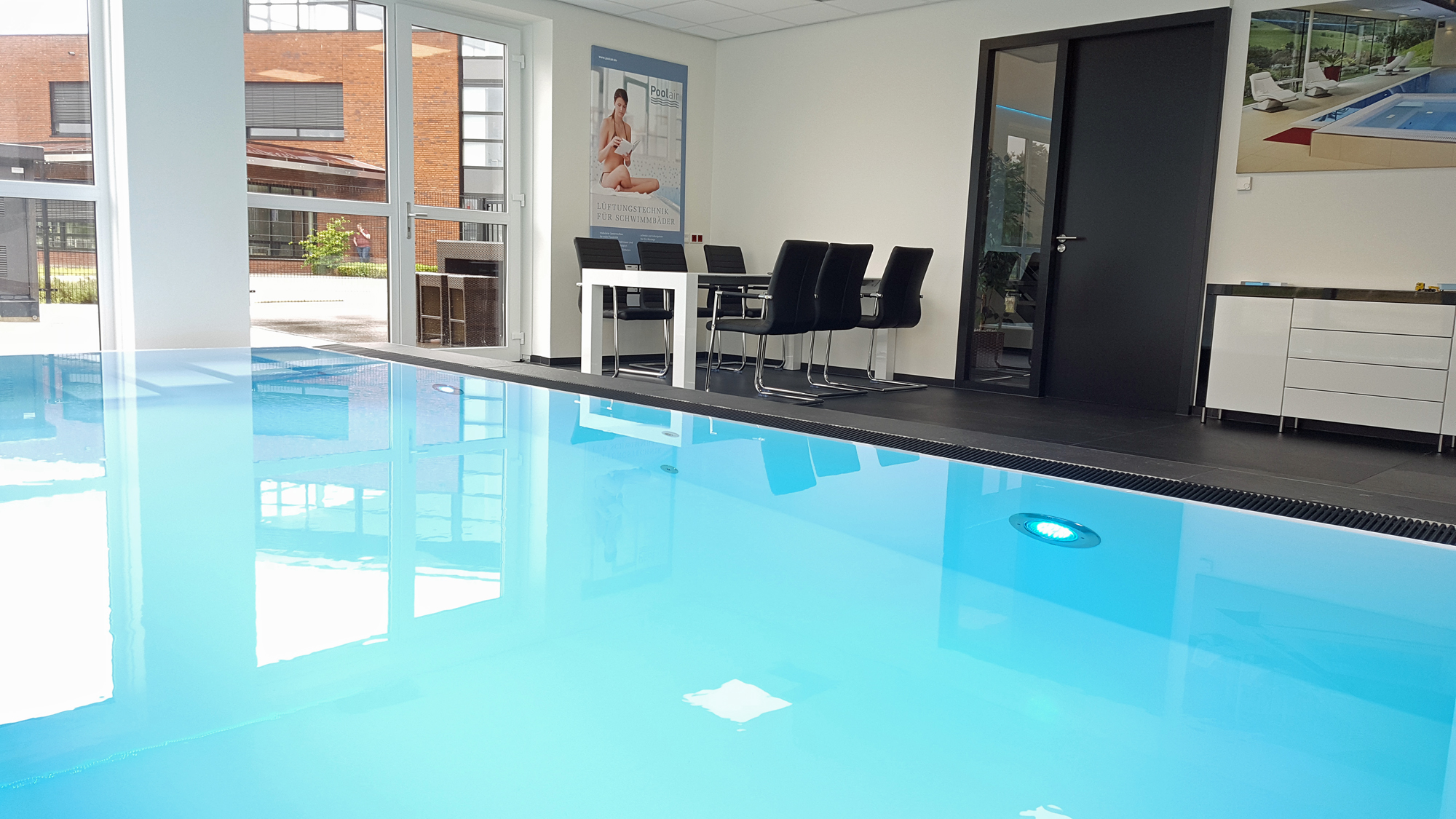 System Infinity Schwimmbecken - Ausstellung Emsbüren